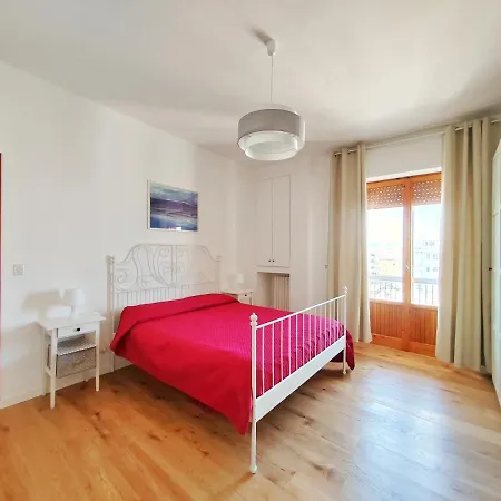 Dimora Sea View Apartman *