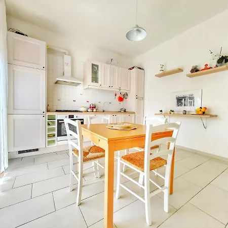 דירה Dimora Sea View *