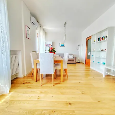 Dimora Sea View דירה *